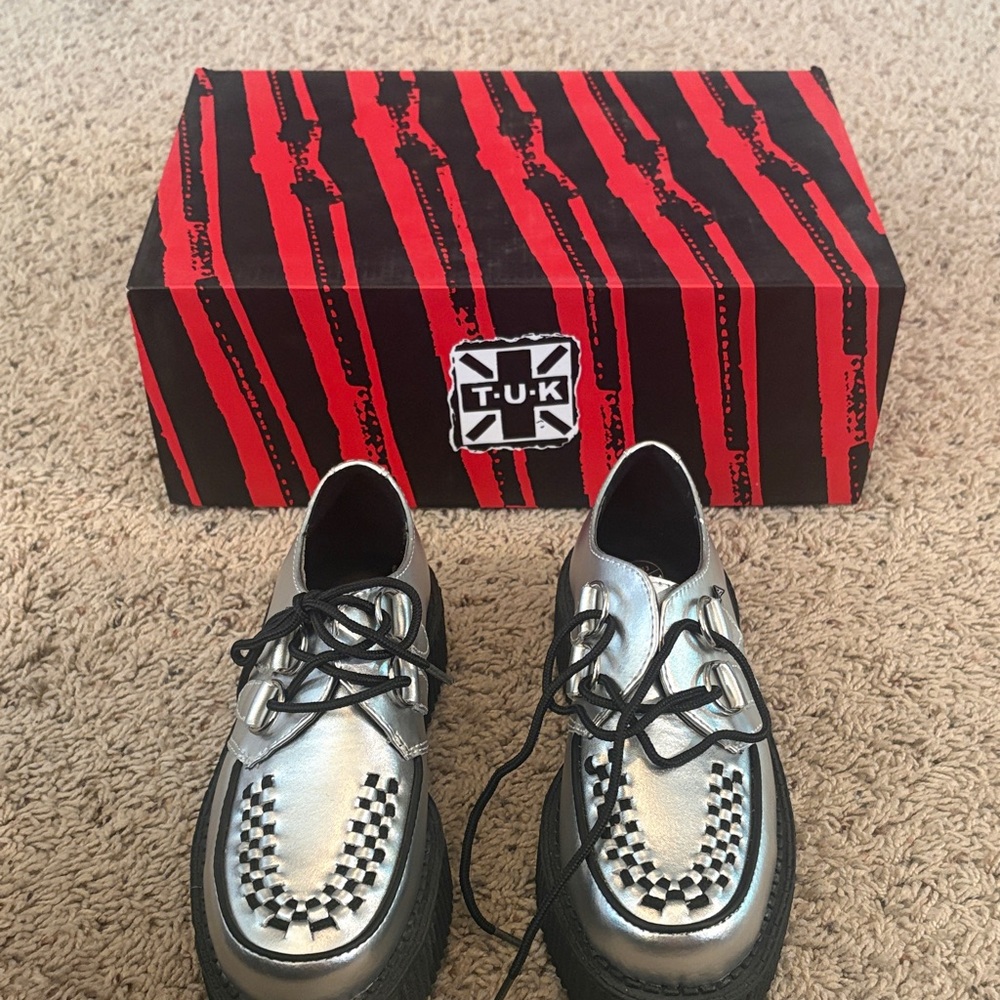 T.U.K unisex Silver and Black Derby Shoes